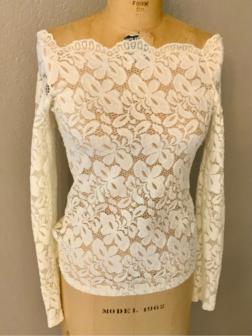 PattyBoutik Off-White Floral Lace Off-Shoulder Long Sleeve Top, Medium
